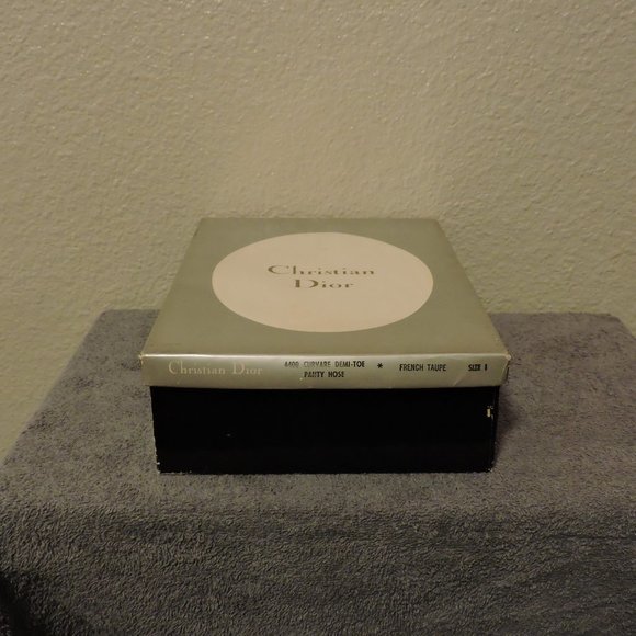Vintage Christian Dior Cardboard Sales Box - Picture 5 of 7
